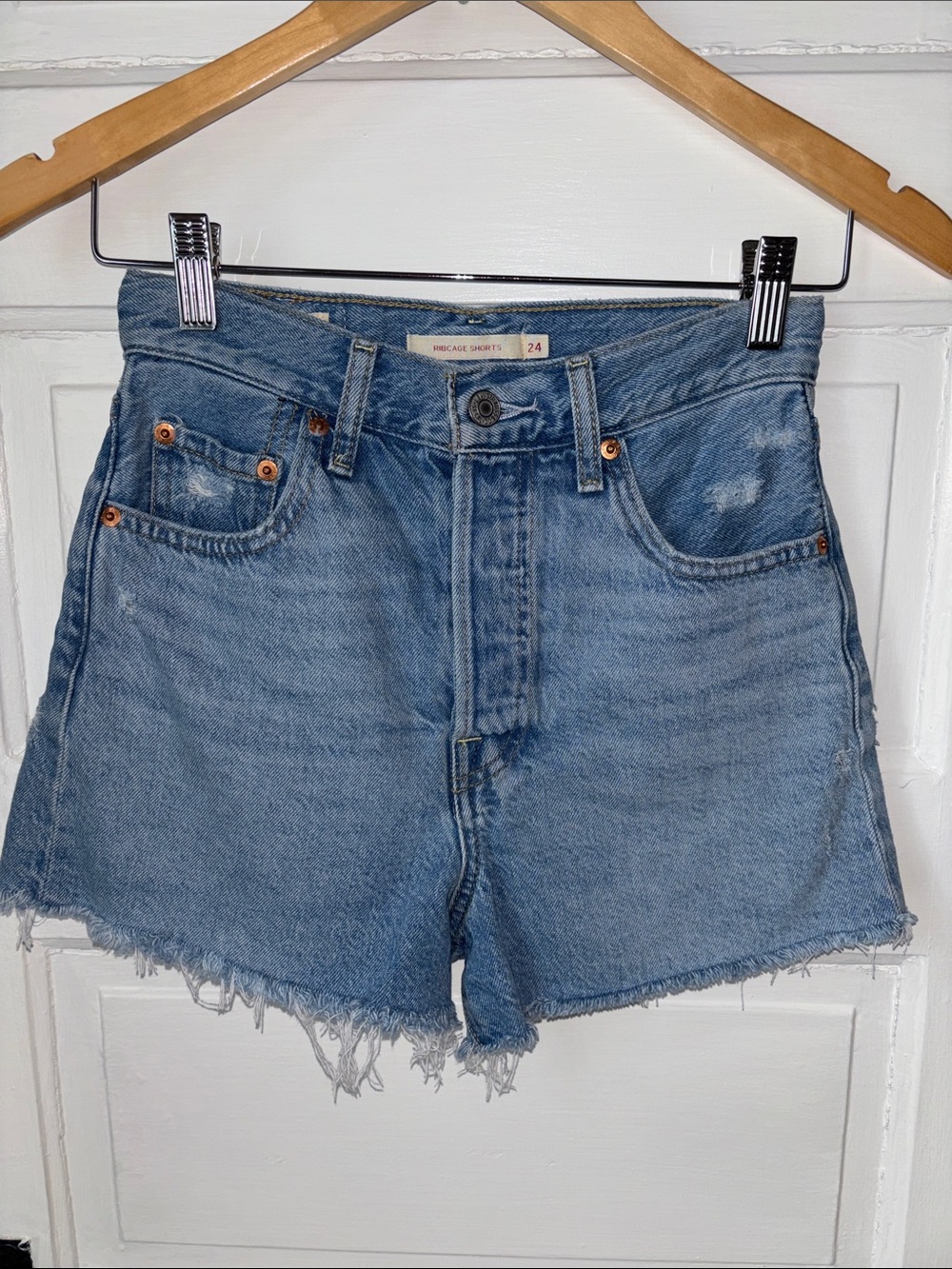LEVI’S RIBCAGE HIGH RISE DENIM SHORTS - Picture 2 of 10